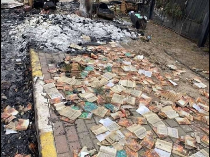 “Бісівські слуги”: В Ірпені російські орки спалили тисячі Біблій