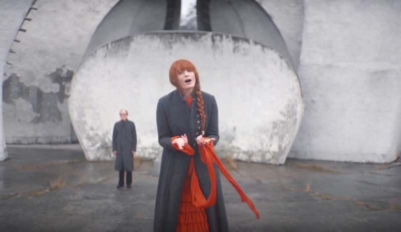 Знятий біля крематорію в Києві та присвячений українцям: новий кліп Florence and the Machine
