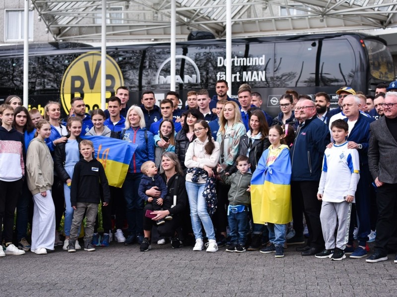 Футболісти “Динамо” зустрілися у Дортмунді з українськими біженцями