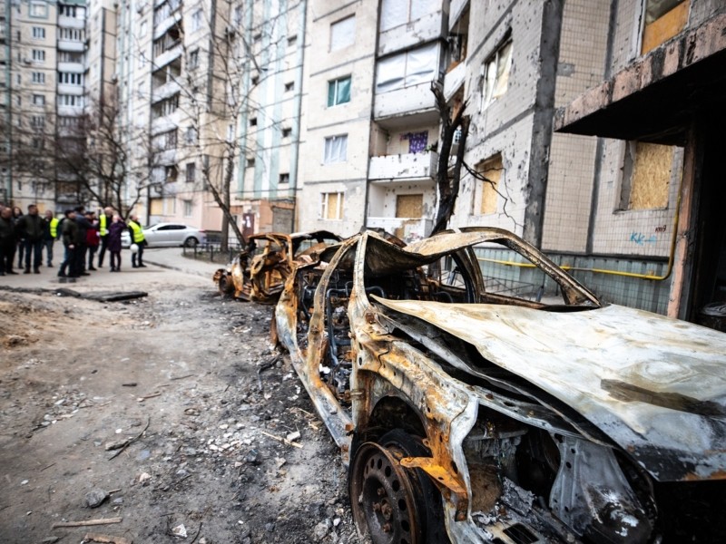 В Києві фахівці обстежують пошкоджені обстрілами житлові будинки – що потім (ФОТО)