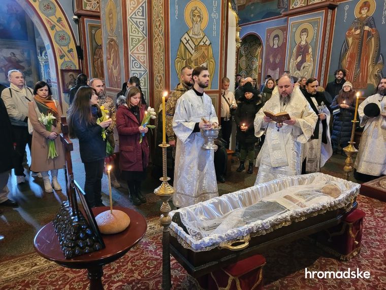 У Михайлівському соборі прощаються з вбитим окупантами фотожурналістом Левіним (ФОТО)