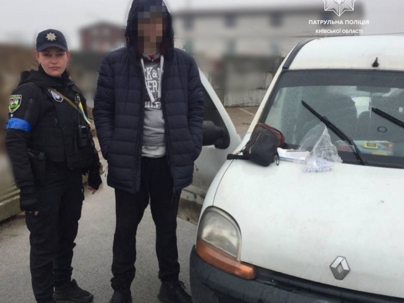 На Київщини мародери набили товаром цілу автівку Renault