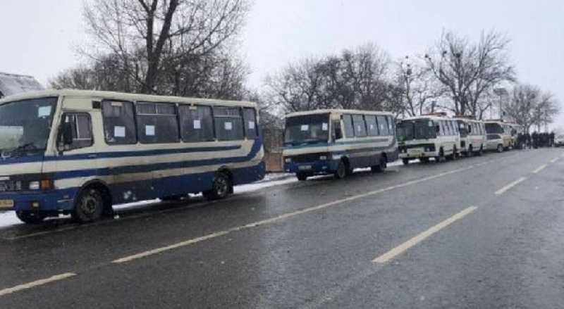 Окупанти розстріляли два евакуаційні автобуси, з водіями втрачено зв’язок