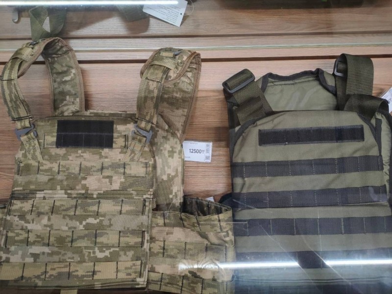 Афера на 12 млн грн: у мережі супермаркетів продавали “броніки”, безкоштовно передані для армії