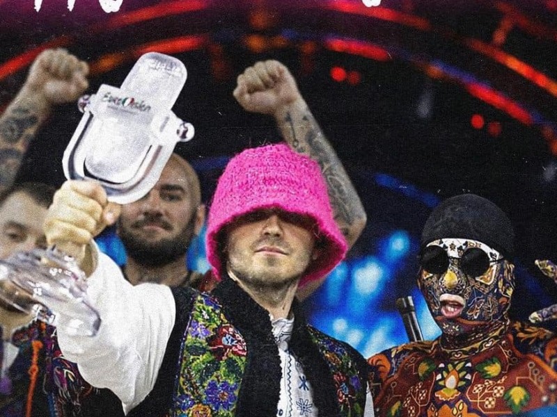 Kalush розігрує свого рожевого капелюха та статуетку переможця Євробачення