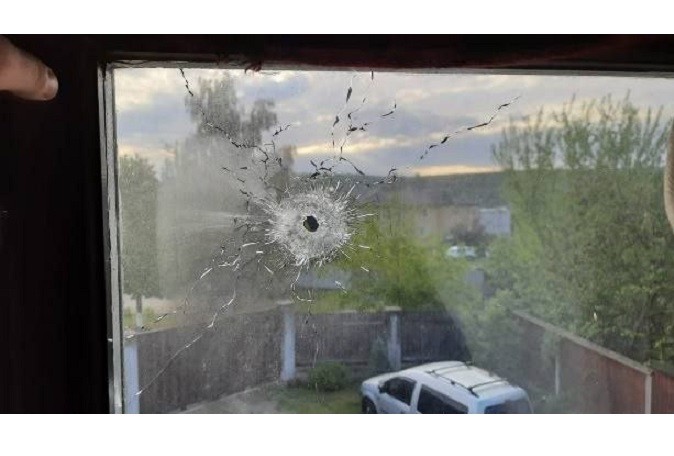 На Київщині чоловік обстріляв сусідські будинки і авто