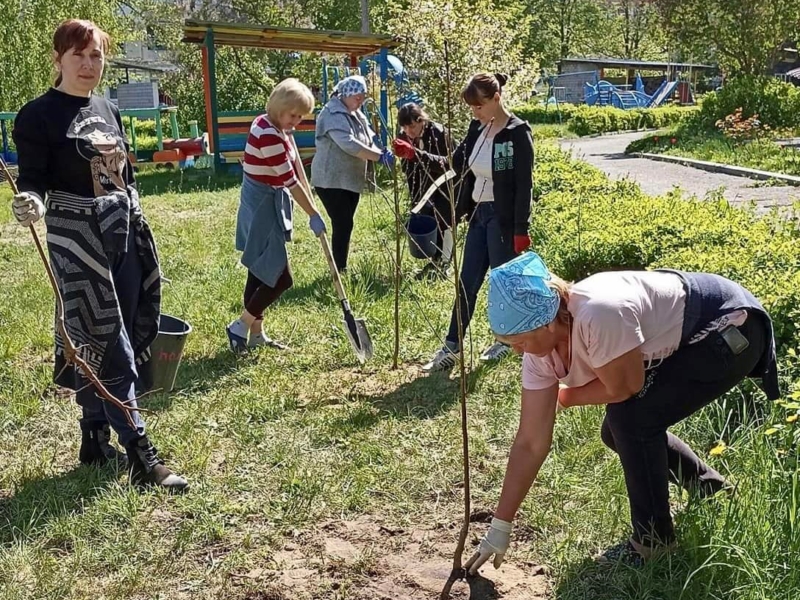 На Київщині у дитсадку, де загинув з татом 5-річний Ванюшка, висадили Алею янголів