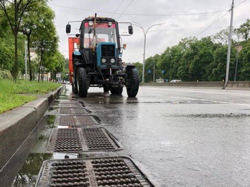 Дощі очікуються до кінця доби: гідрослужби Києва працюють у посиленому режимі