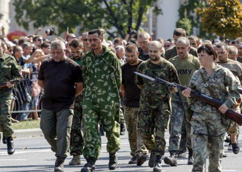 Росія 9 травня хоче провести “парад полонених” у Маріуполі
