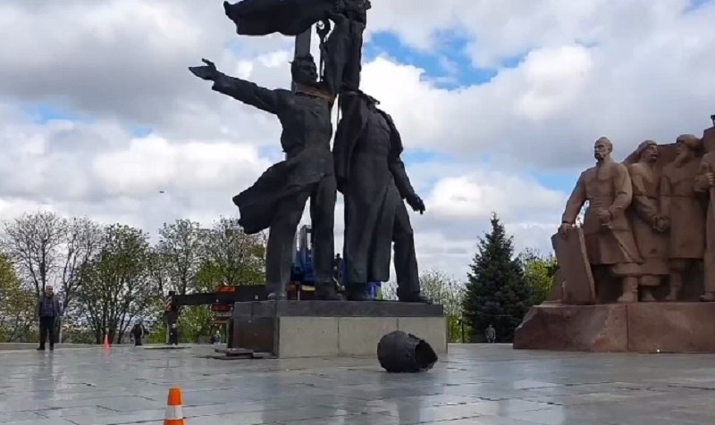 У Києві демонтують 47 пам’ятних знаків, що пов’язані з Росією