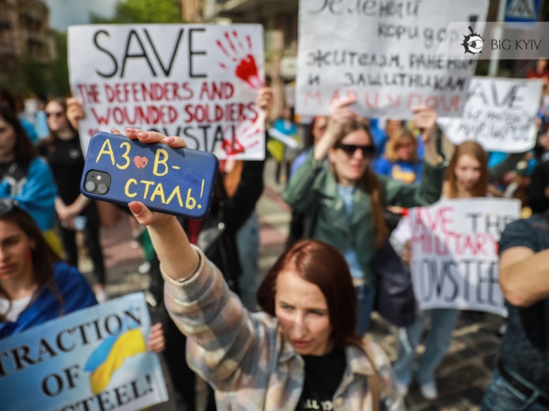 Рідні захисників Маріуполя скаржаться на затримання під час мітингу в Києві