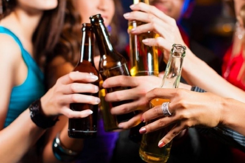 Безпечної дози алкоголю не існує: що більше людина вживає, то більший її ризик інсульту