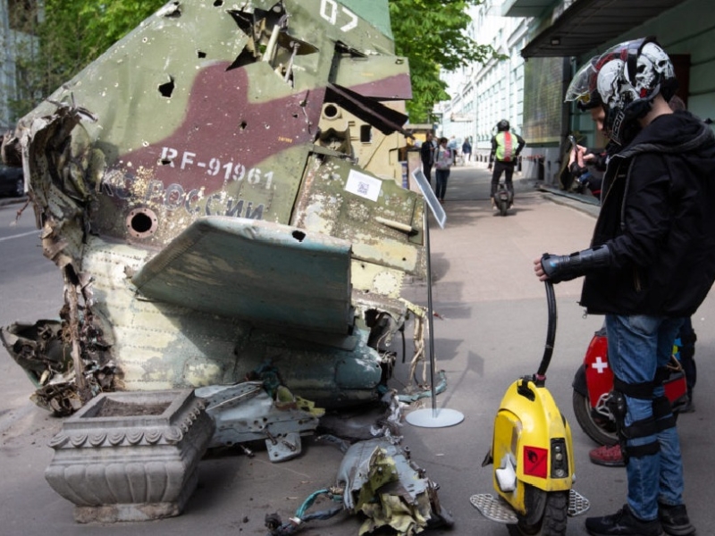 Російський брухт: у Києві зробили виставку знищеної техніки окупантів (ФОТОРЕПОРТАЖ)