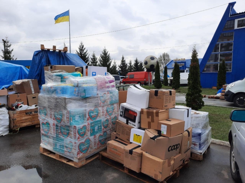 У Києві з початку війни містяни отримали понад 105 тисяч продуктових наборів