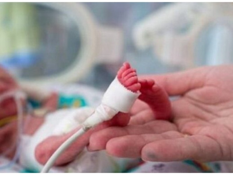В одній з лікарень Київщини виходжують новонароджене немовля з вагою 835 грамів
