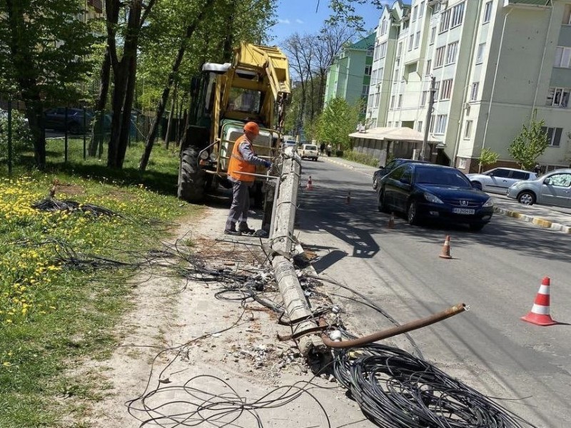 Повертаємо світло на Київщину: окупанти пошкодили 10 тисяч кілометрів електроліній, їх вже відновили