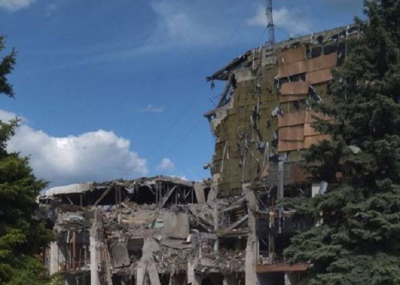 Ракетний удар по центру Лозової – поранено 7 людей, серед них дитина (ВІДЕО)