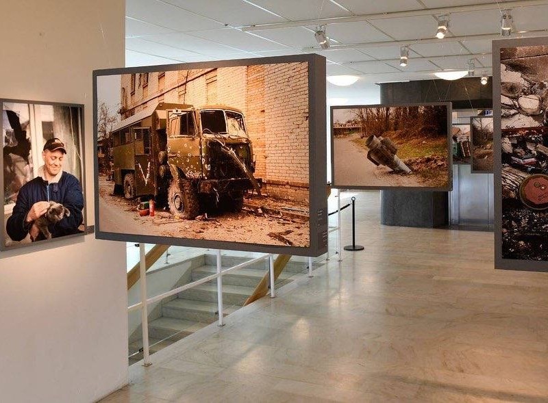 Вражаючі кадри: у Стокгольмі відкрито фотовиставку, присвячену воєнному Києву (ФОТО)