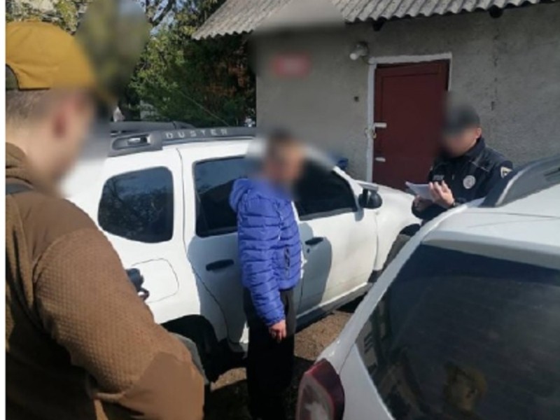 На Київщині двох жителів викрили на забезпеченні окупантів житлом та їжею
