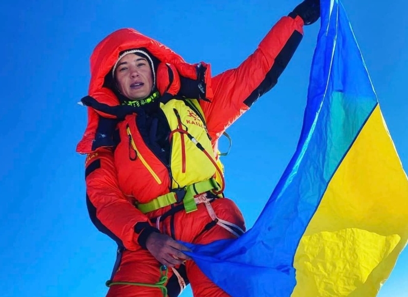Український прапор замайорів на вершині Евересту