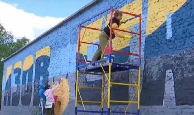 У Києві з’явилося графіті на підтримку захисників Маріуполя