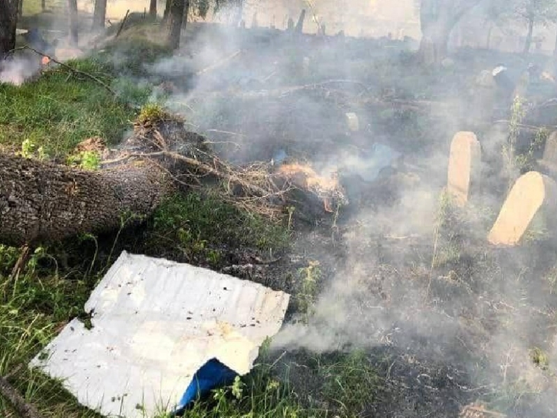 Російська ракета влучила в єврейське кладовище на Сумщині