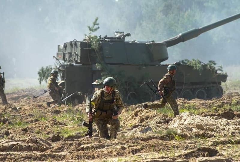 Війна з РФ, день 102. Ворог намагається оточити наші війська у Сєверодонецьку і Лисичанську