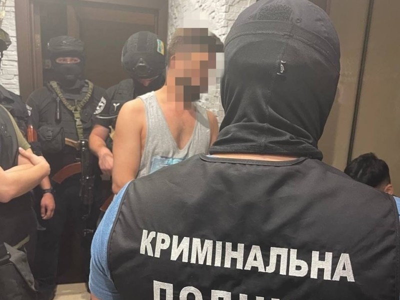 На Київщині затримали вербувальника жінок для секспослуг за кордоном