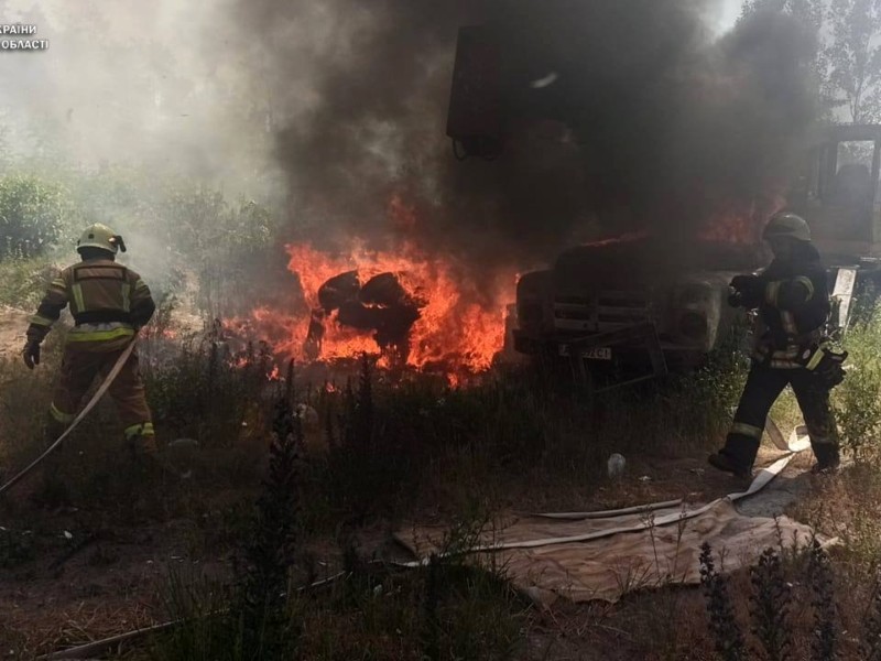 В Ірпені внаслідок спалювання трави згоріла автотехніка