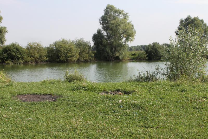 В озері на Київщині виявили тіло чоловіка