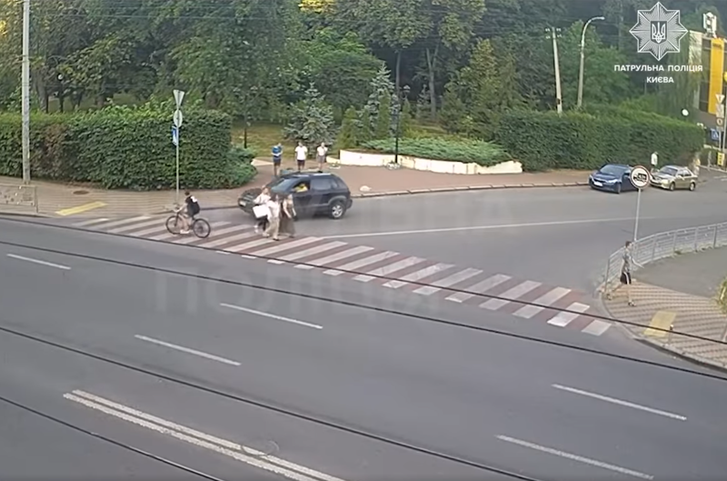 Велосипед і Hyundai не поділили пішохідний перехід на Солом’янці