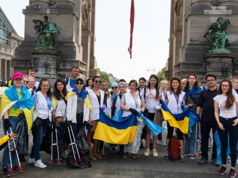 Українські біженці в Бельгії прибрали парк на знак подяки за підтримку