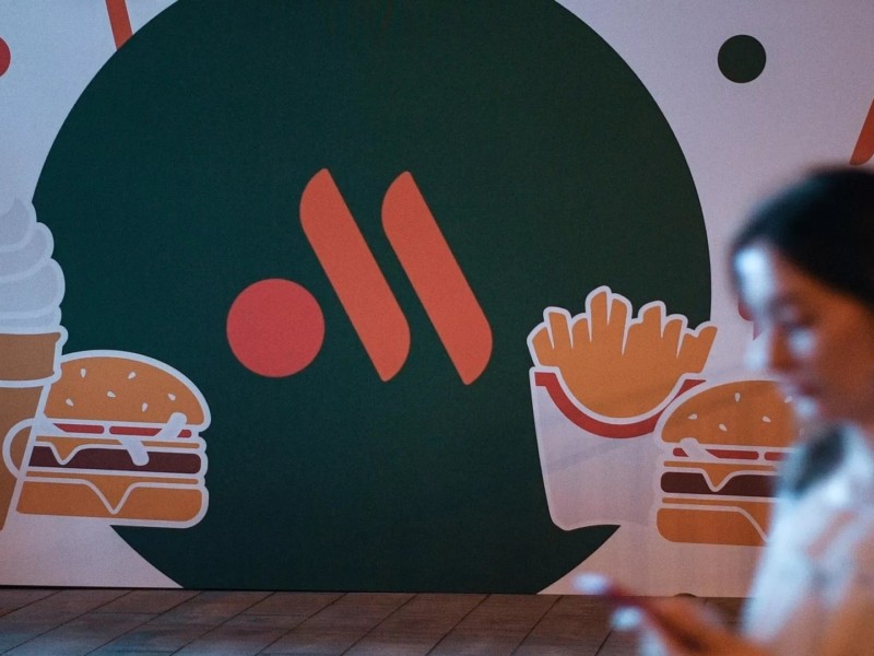 Логотип ресторану, яким росіяни “замінили” McDonald’s, вкрадено у виробника кормів для тварин