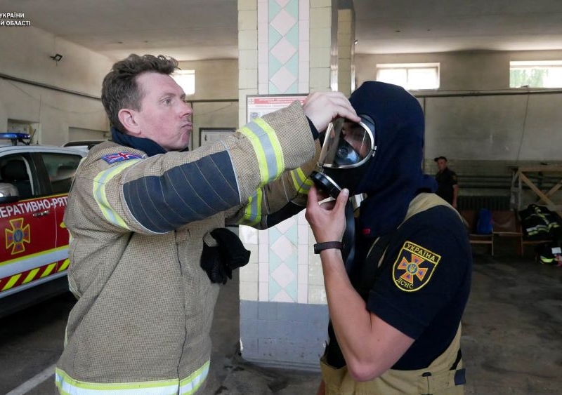 Пожежний з Британії привіз рятувальникам Київщини обладнання та провів тренінги