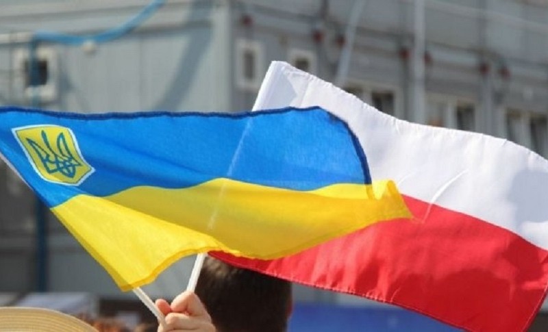 Українці в Польщі можуть отримати картки для безкоштовних покупок