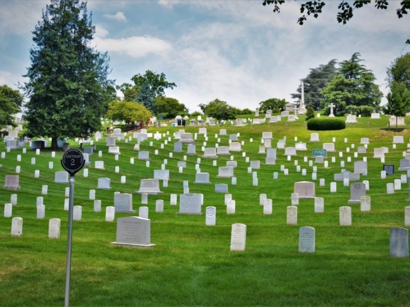 Як Арлінгтон в США: Національне військове меморіальне кладовище створять в Україні
