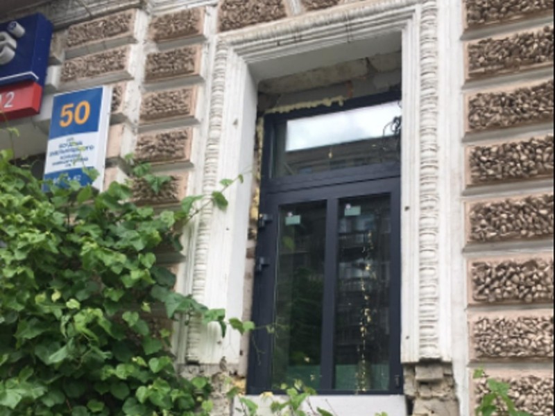 “Оригіналом і не пахне”: У будинку Андерса у Києві відновили знесену стінку