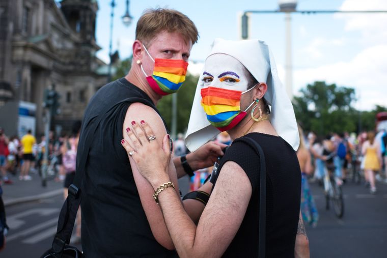 Як українці ставляться до ЛГБТ-людей: опитування