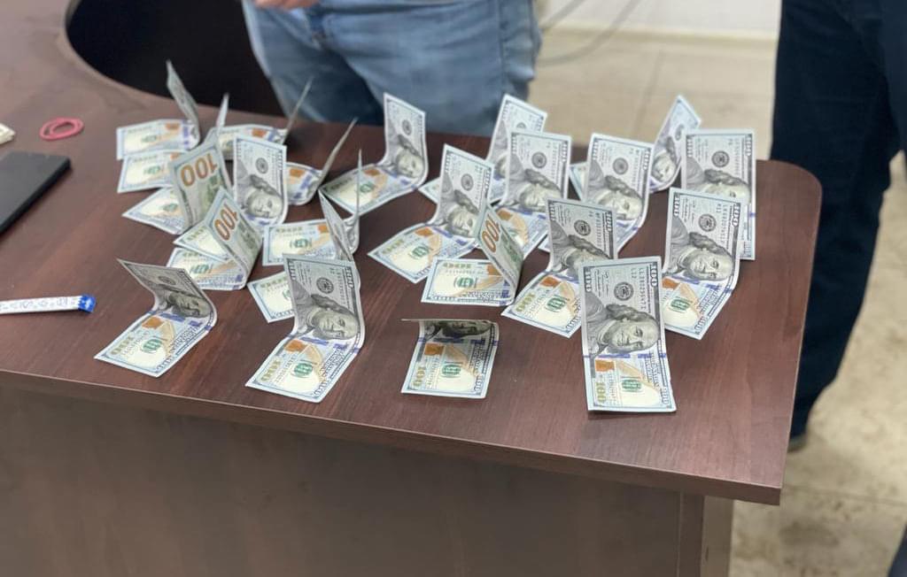 Василия Лозинского разоблачили на взятке 400 тыс долларов.