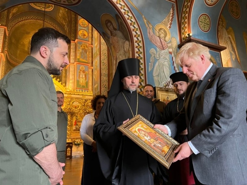 Зеленський та Джонсон у Києві відвідали Свято-Михайлівський Золотоверхий монастир