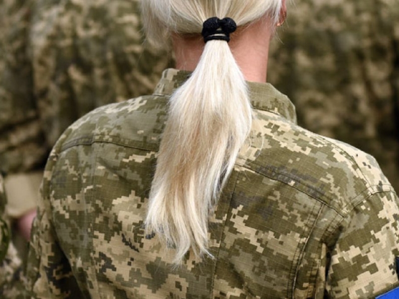 Військовим жінкам в Україні видають чоловічу форму і чоловічі труси – депутат Київради