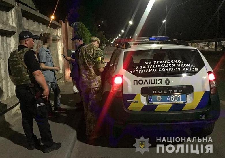 Відділки поліції вночі “гудуть” від кількості порушників комендантської години