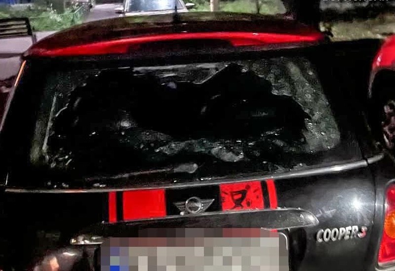У Борисполі автовандал пошкодив припарковані автівки