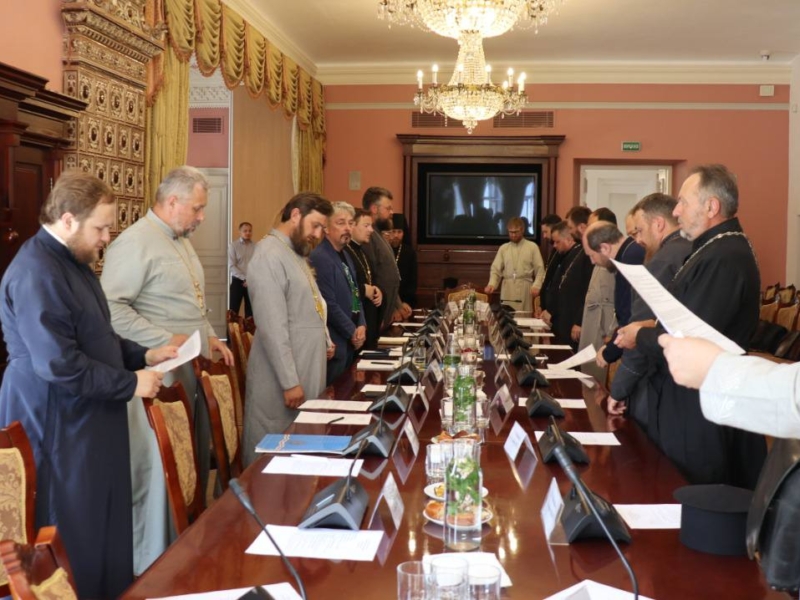 Представники ПЦУ і УПЦ МП провели спільну зустріч у Софії Київській – подробиці