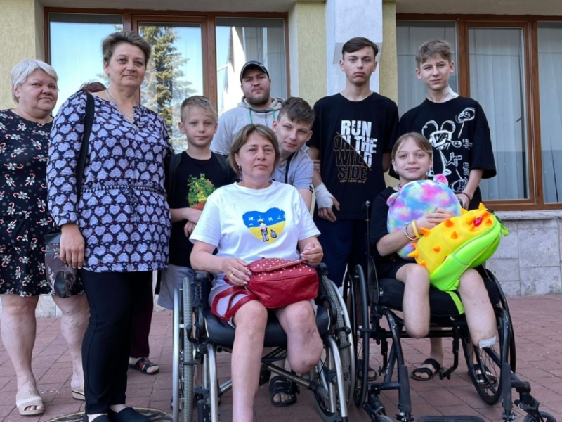Українські діти, які втратили кінцівки через війну, поїдуть на протезування до США