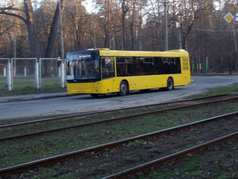 Маршрут автобуса від Пущі-Водиці до станції “Почайна” пропонують залишити на постійній основі