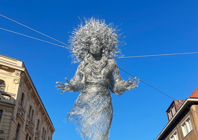 В центрі Праги на висоті з’явилась скульптура, присвячена українським матерям