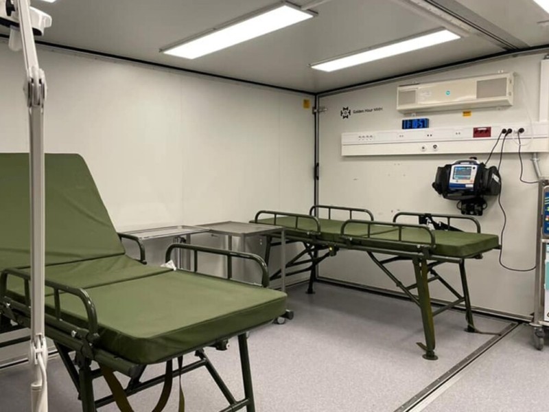 Військові лікарі мобільних шпиталів у зоні бойових дій не отримують 100 000 грн – волонтерка