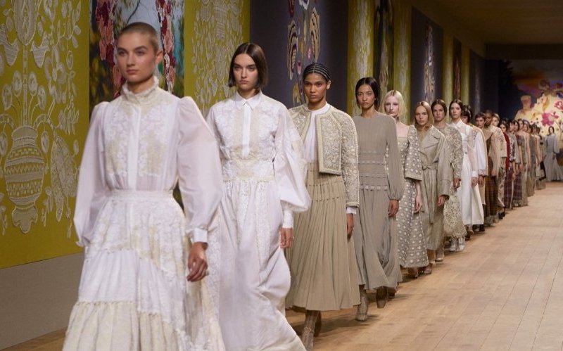 Нова колекція Dior прикрашена ручною вишивкою за ескізами київської художниці