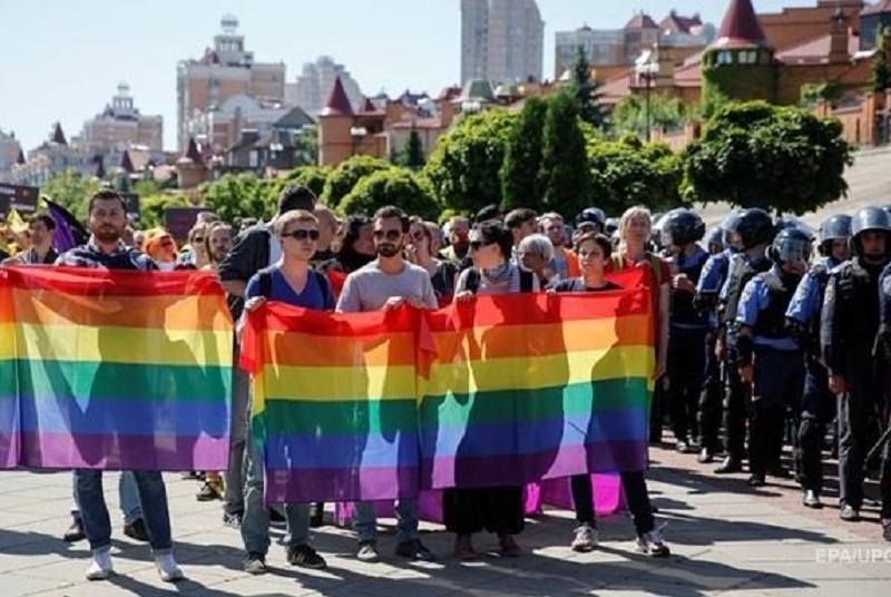 Реєстрацію шлюбу гомосексуальних пар підтримує удвічі більше українців, ніж 10 років тому